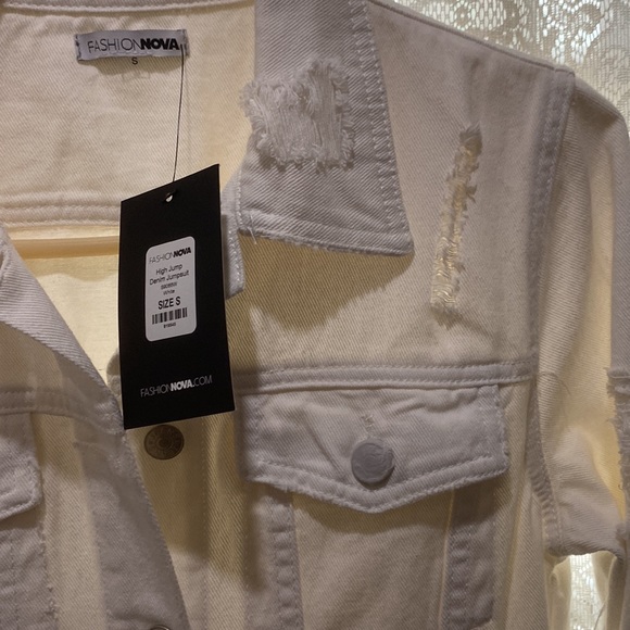 FASHIONOVA(NWT)-WHITE ‘DISTRESSED’ COTTON DENIM JUMPSUIT - Picture 4 of 11